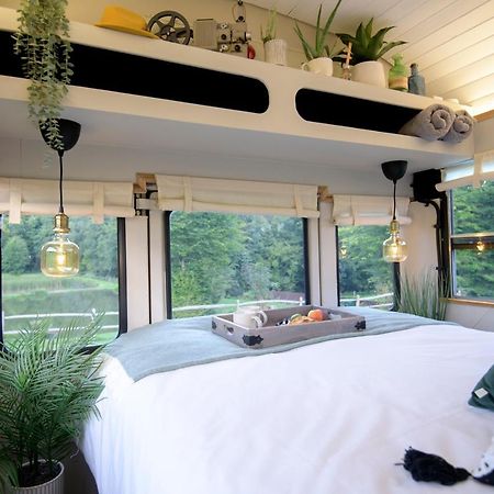 American School Bus Retreat With Hot Tub In Sussex Meadow 어크필드 외부 사진