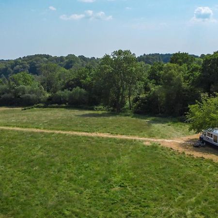 American School Bus Retreat With Hot Tub In Sussex Meadow 어크필드 외부 사진