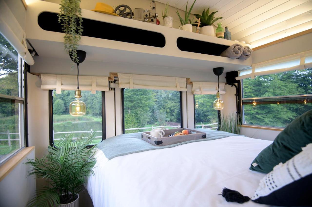 American School Bus Retreat With Hot Tub In Sussex Meadow 어크필드 외부 사진