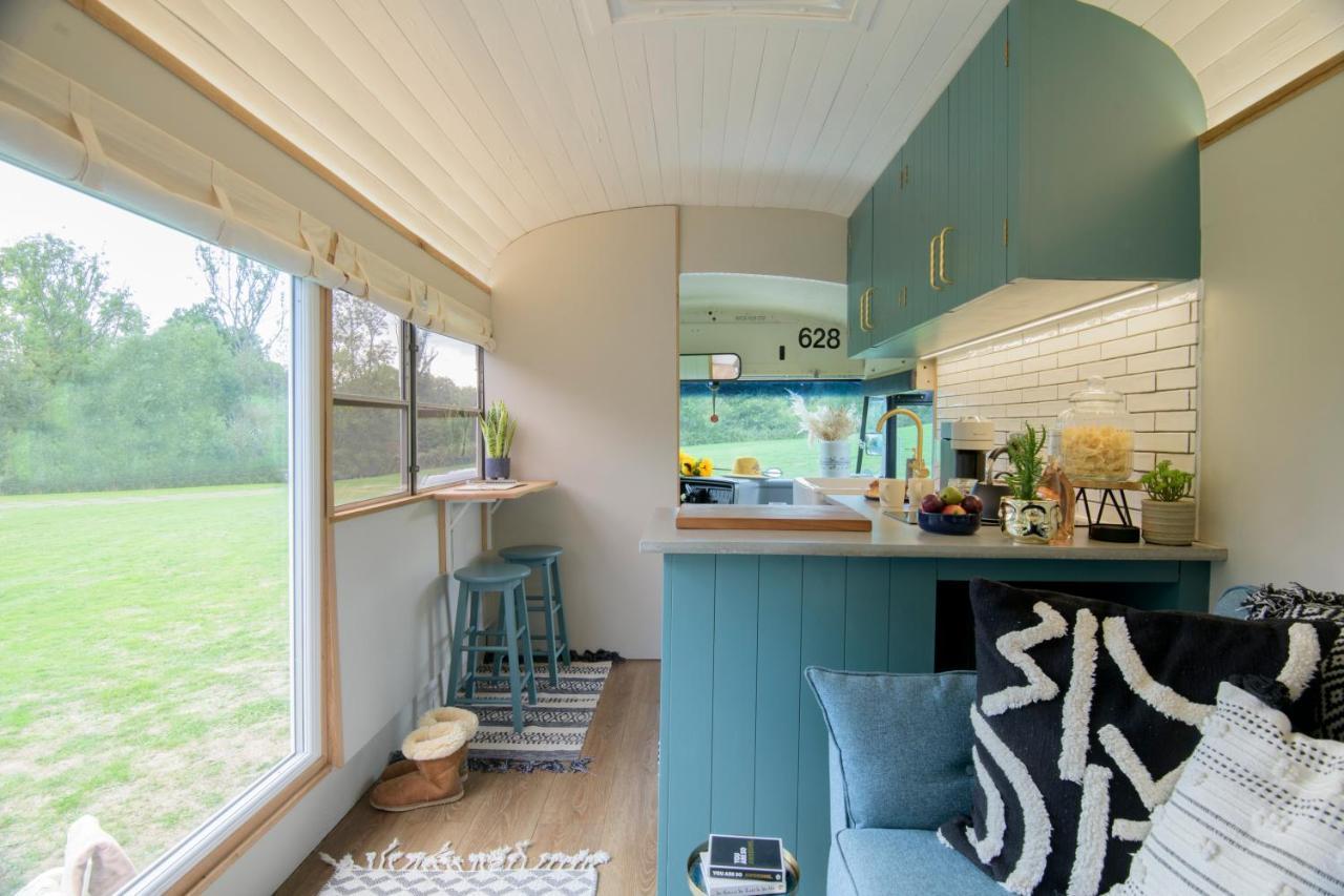 American School Bus Retreat With Hot Tub In Sussex Meadow 어크필드 외부 사진