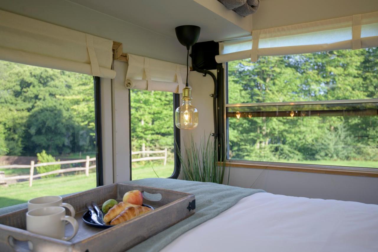 American School Bus Retreat With Hot Tub In Sussex Meadow 어크필드 외부 사진