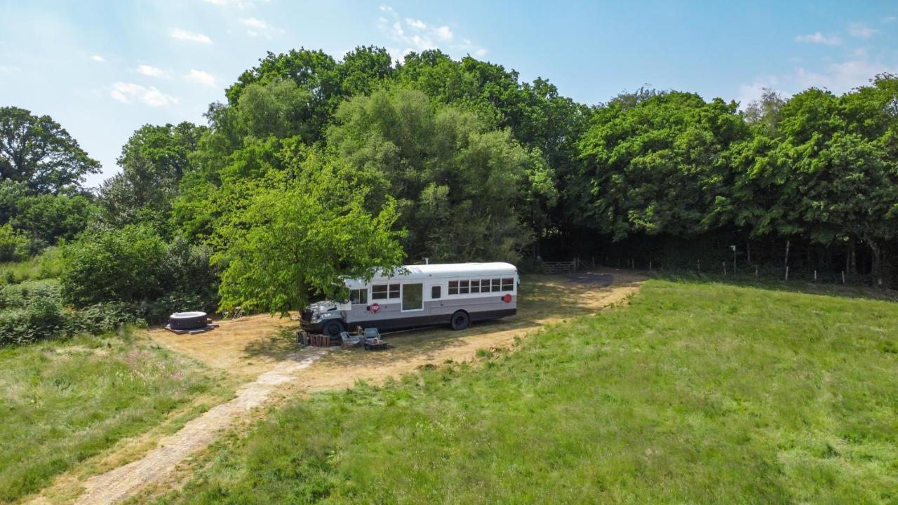 American School Bus Retreat With Hot Tub In Sussex Meadow 어크필드 외부 사진