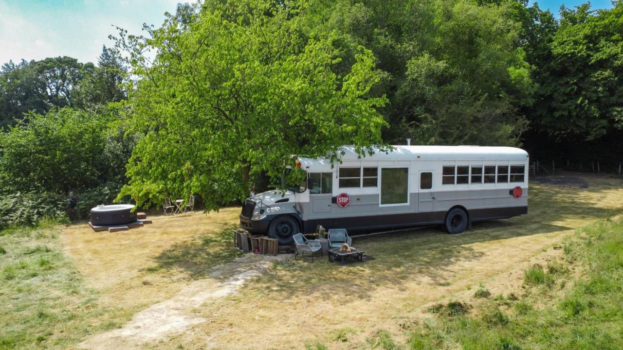 American School Bus Retreat With Hot Tub In Sussex Meadow 어크필드 외부 사진