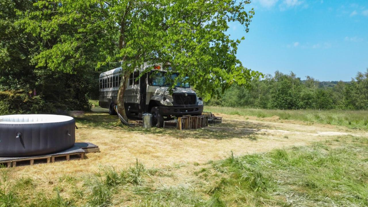 American School Bus Retreat With Hot Tub In Sussex Meadow 어크필드 외부 사진