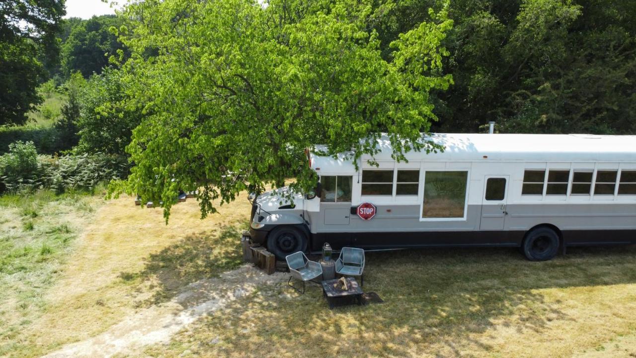 American School Bus Retreat With Hot Tub In Sussex Meadow 어크필드 외부 사진