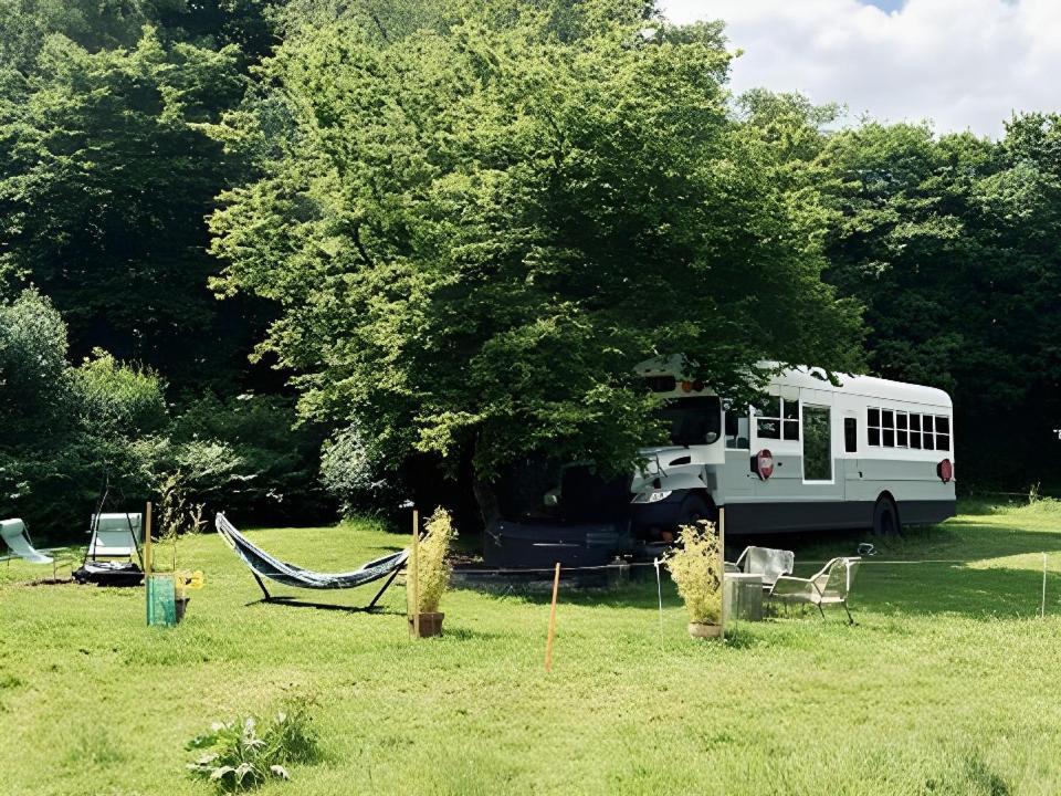 American School Bus Retreat With Hot Tub In Sussex Meadow 어크필드 외부 사진